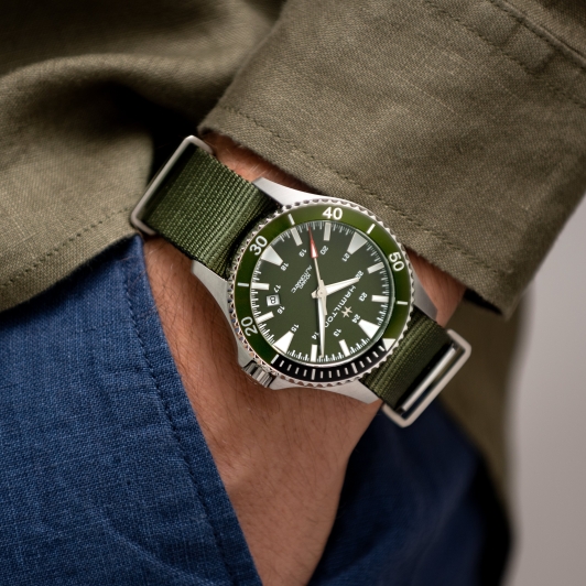 Khaki scuba auto shop